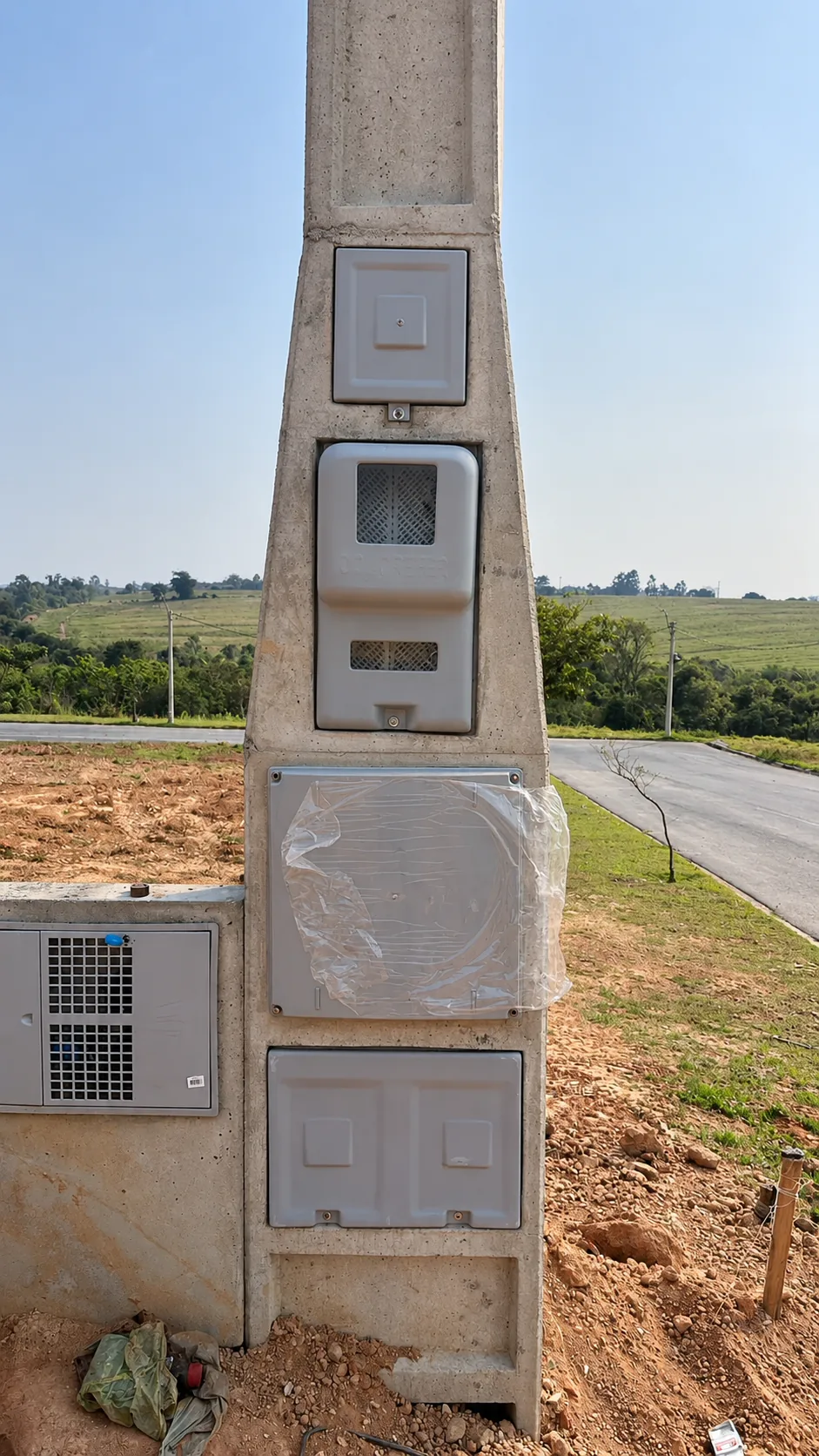 Poste do grupo C4 a C6 em área aberta